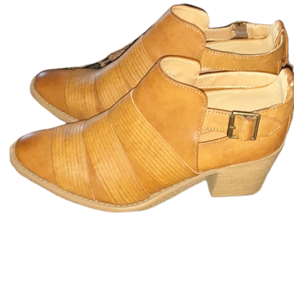 Qupid Shoes - Gorgeous LIKE NEW Boots by Qupid⚘